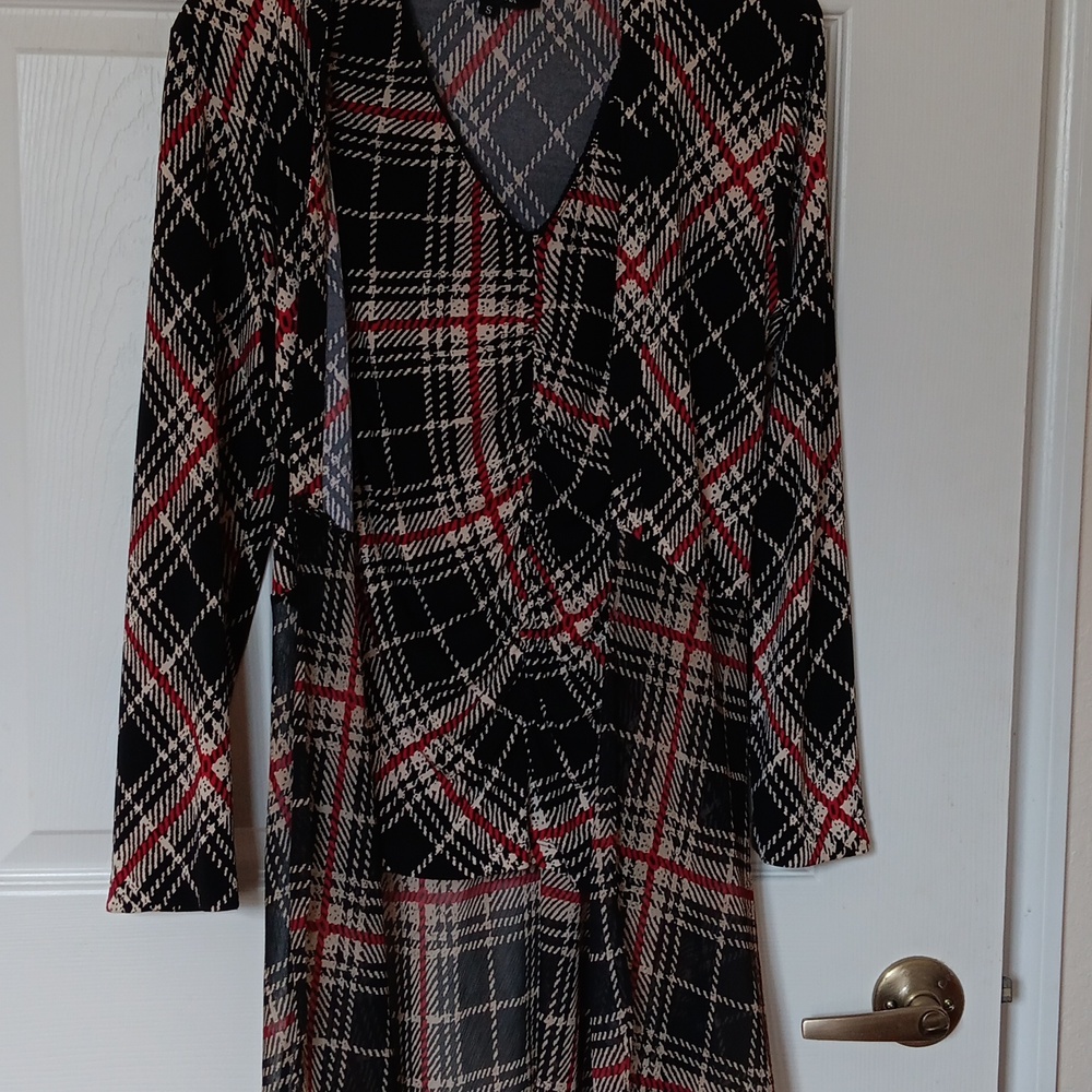 2 Piece Black Plaid Long Sleeve Tunic And Under Shell with Red & Cream Accents.